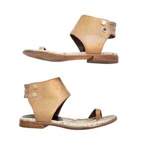 DONALD J PLINER Lorel Cuff Sandal Size 8  Metallic Gold/Snake Flat